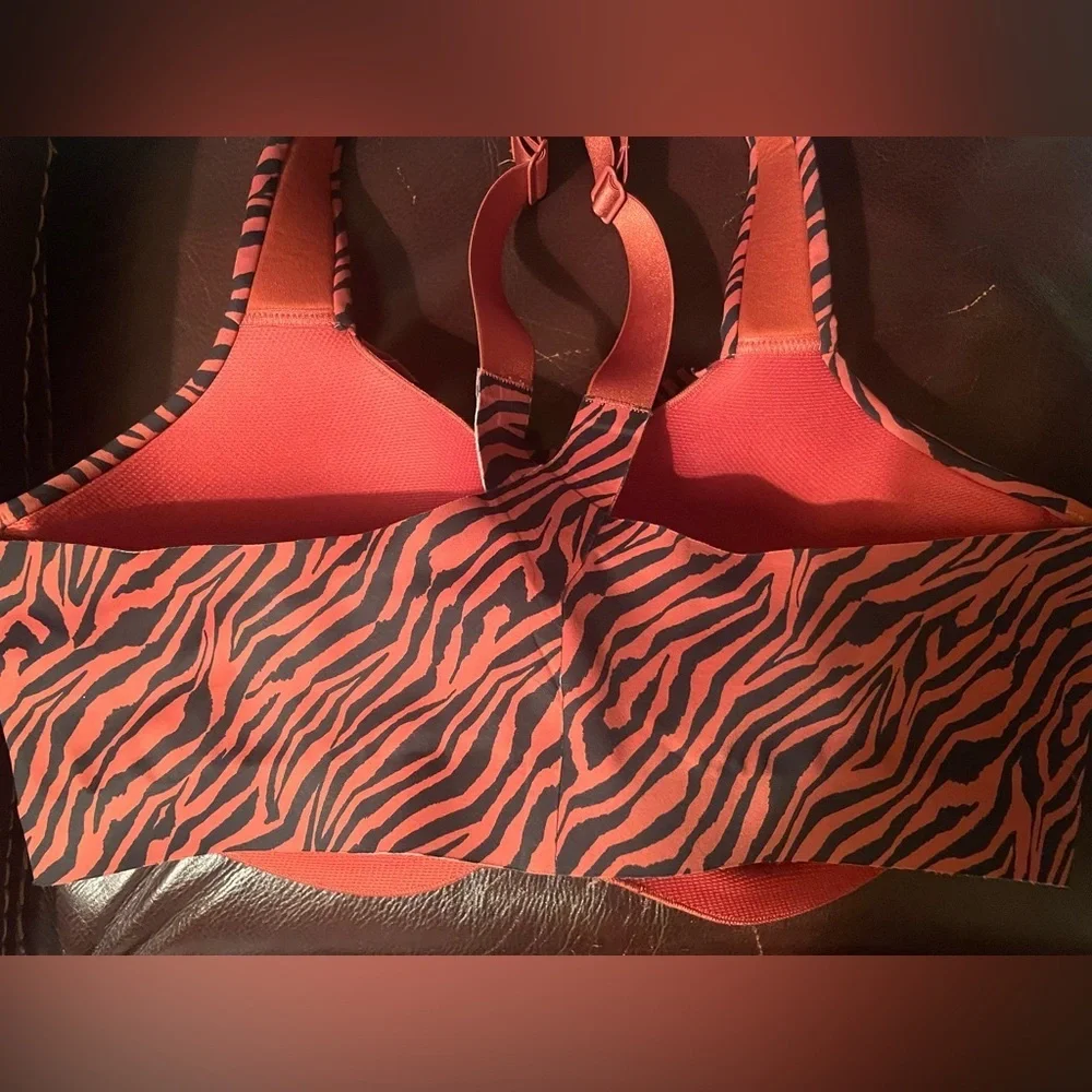 EUC Victoria’s Secret Incredible Knockout Ultra Max tiger print sports bra 34DD - Picture 2 of 5